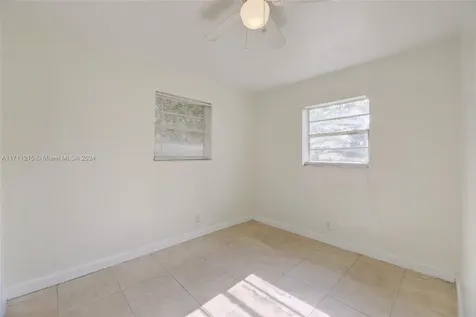 5632 SW 20th Street West Park FL 33023