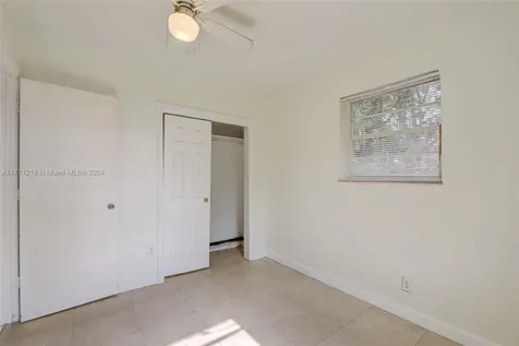 5632 SW 20th Street West Park FL 33023