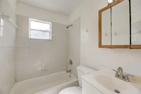 5632 SW 20th Street West Park FL 33023