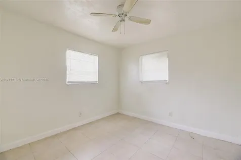 5632 SW 20th Street West Park FL 33023