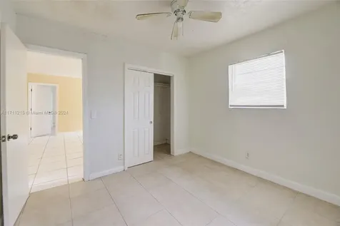 5632 SW 20th Street West Park FL 33023