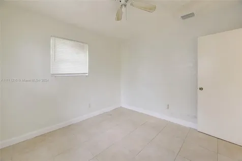 5632 SW 20th Street West Park FL 33023