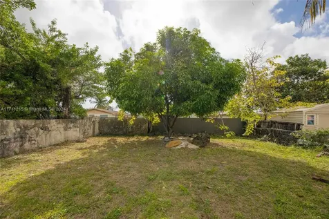 5632 SW 20th Street West Park FL 33023
