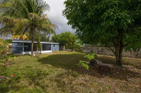 5632 SW 20th Street West Park FL 33023