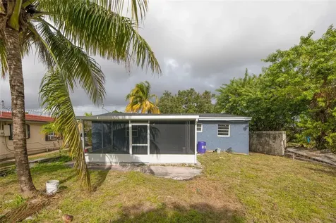 5632 SW 20th Street West Park FL 33023