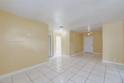 5632 SW 20th Street West Park FL 33023