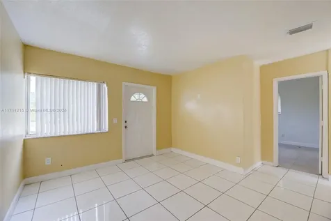 5632 SW 20th Street West Park FL 33023