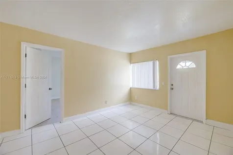 5632 SW 20th Street West Park FL 33023