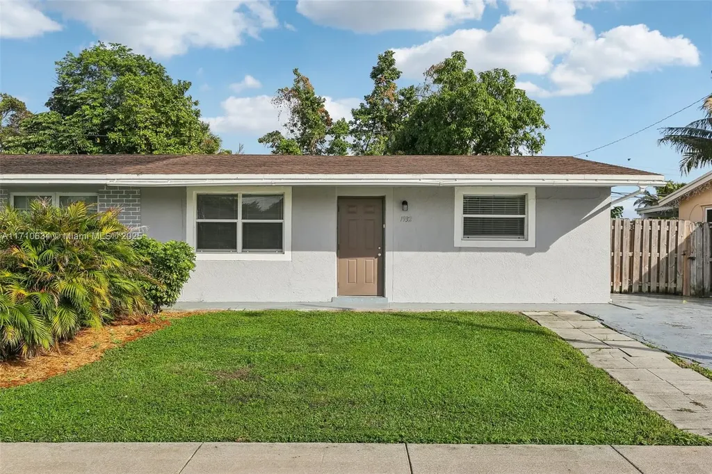 1932 SW 69th Avenue North Lauderdale FL 33068