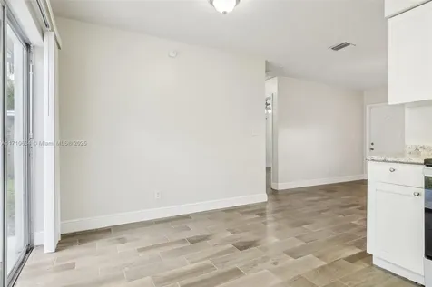 1932 SW 69th Avenue North Lauderdale FL 33068