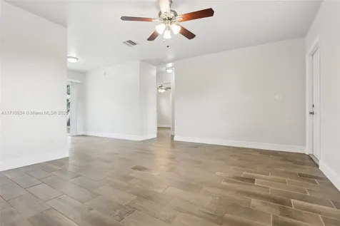 1932 SW 69th Avenue North Lauderdale FL 33068