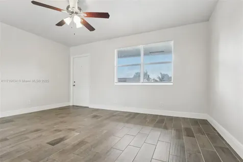 1932 SW 69th Avenue North Lauderdale FL 33068