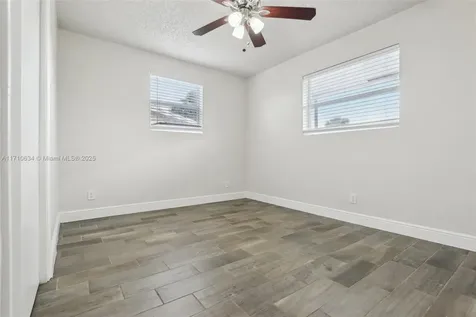 1932 SW 69th Avenue North Lauderdale FL 33068