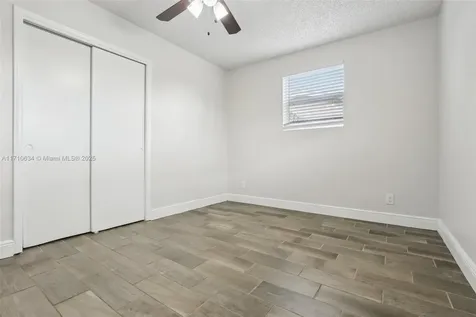 1932 SW 69th Avenue North Lauderdale FL 33068