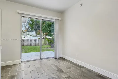 1932 SW 69th Avenue North Lauderdale FL 33068