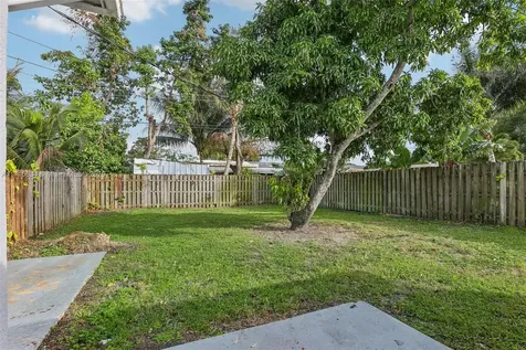 1932 SW 69th Avenue North Lauderdale FL 33068