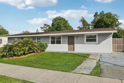1932 SW 69th Avenue North Lauderdale FL 33068