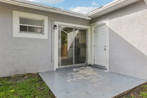 1932 SW 69th Avenue North Lauderdale FL 33068
