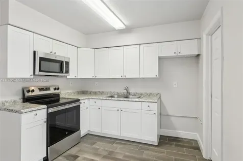 1932 SW 69th Avenue North Lauderdale FL 33068