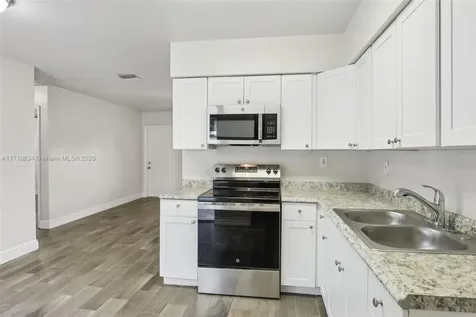1932 SW 69th Avenue North Lauderdale FL 33068