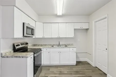 1932 SW 69th Avenue North Lauderdale FL 33068