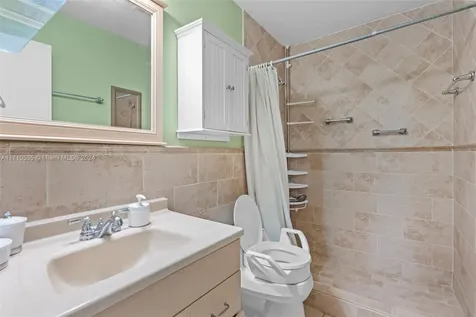 13750 Kendale Lakes Drive Miami FL 33183