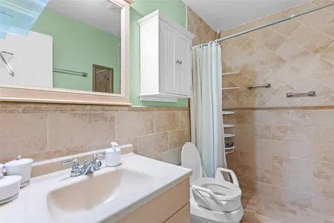 13750 Kendale Lakes Drive Miami FL 33183