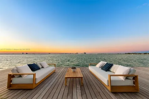 4774 N Bay Road Miami Beach FL 33140