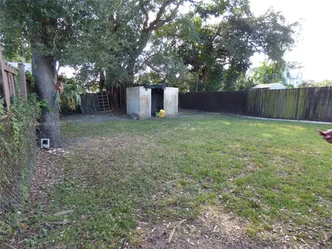 2740 NW 50th Street Miami FL 33142