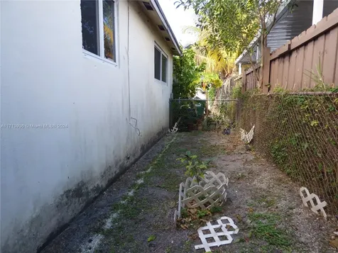 2740 NW 50th Street Miami FL 33142