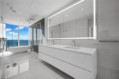 300 Biscayne Boulevard Way Miami FL 33131