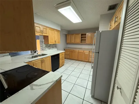 8441 NW 8th Street Pembroke Pines FL 33024