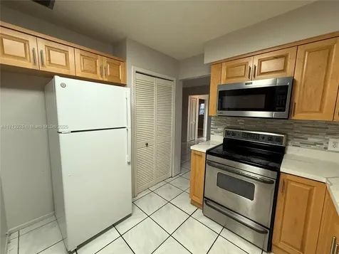 8441 NW 8th Street Pembroke Pines FL 33024