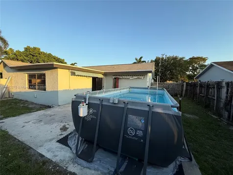 8441 NW 8th Street Pembroke Pines FL 33024