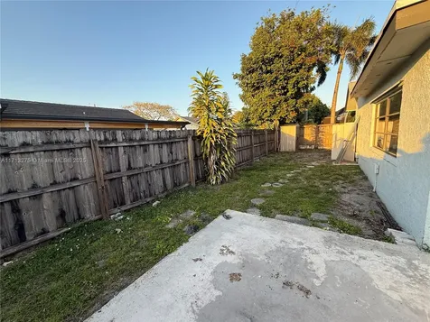 8441 NW 8th Street Pembroke Pines FL 33024