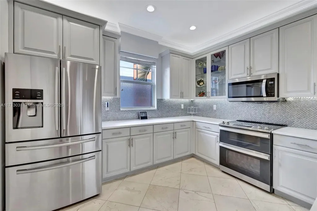 1033 NE 17th Way Fort Lauderdale FL 33304