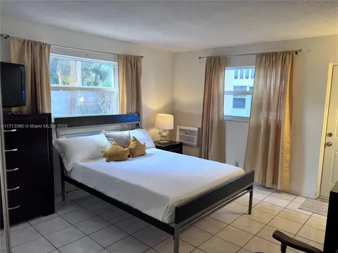 160 NE 8th Avenue Hallandale Beach FL 33009