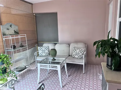 160 NE 8th Avenue Hallandale Beach FL 33009