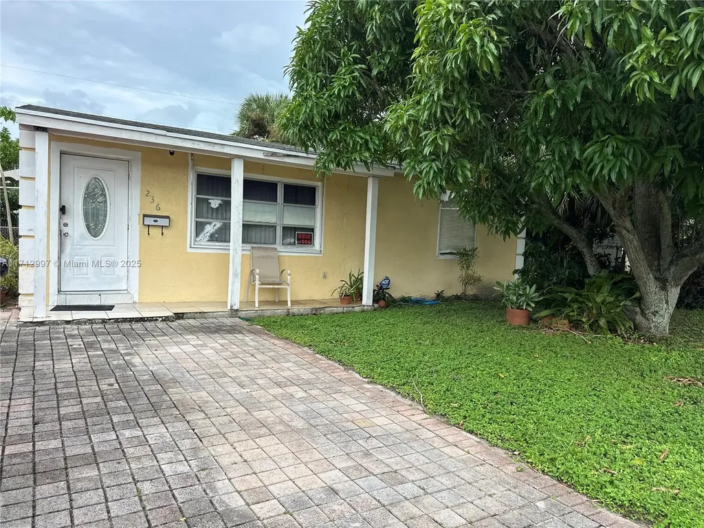 236 W 28th Street Riviera Beach FL 33404