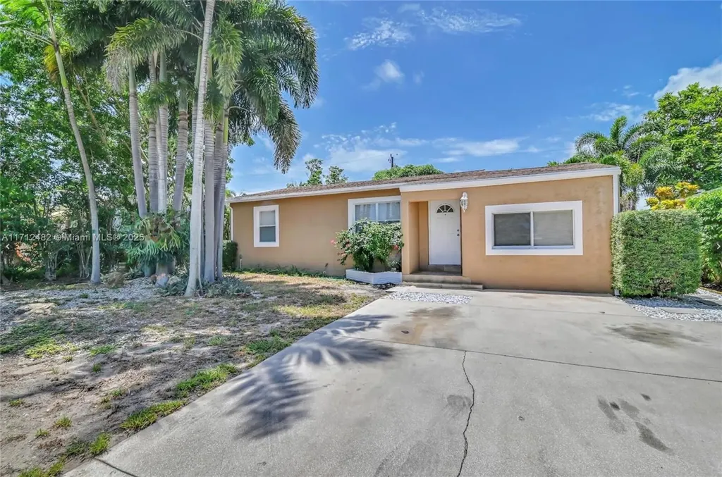822 Avenida Hermosa West Palm Beach FL 33405
