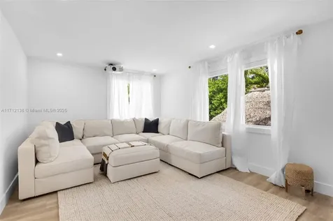 345 Gulf Road Key Biscayne FL 33149