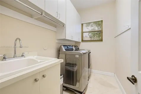1018 Waterside Circle Weston FL 33327