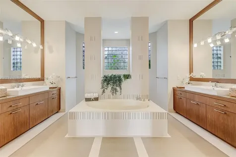 1018 Waterside Circle Weston FL 33327