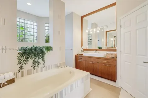 1018 Waterside Circle Weston FL 33327