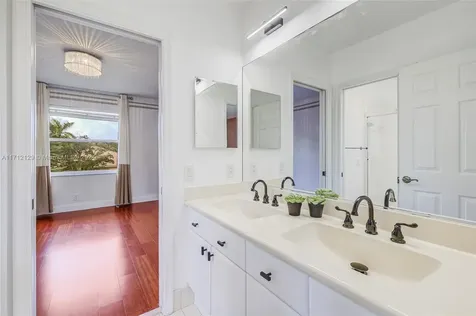 1018 Waterside Circle Weston FL 33327