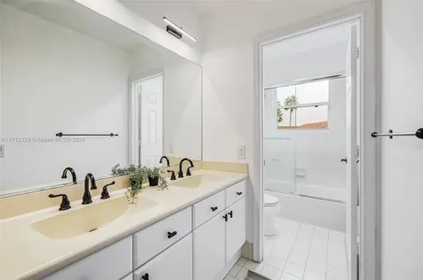 1018 Waterside Circle Weston FL 33327