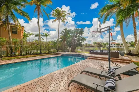 1018 Waterside Circle Weston FL 33327