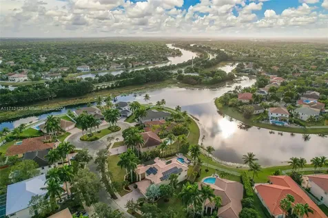 1018 Waterside Circle Weston FL 33327