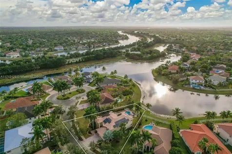 1018 Waterside Circle Weston FL 33327
