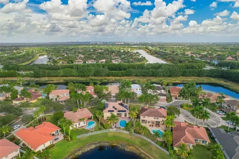 1018 Waterside Circle Weston FL 33327